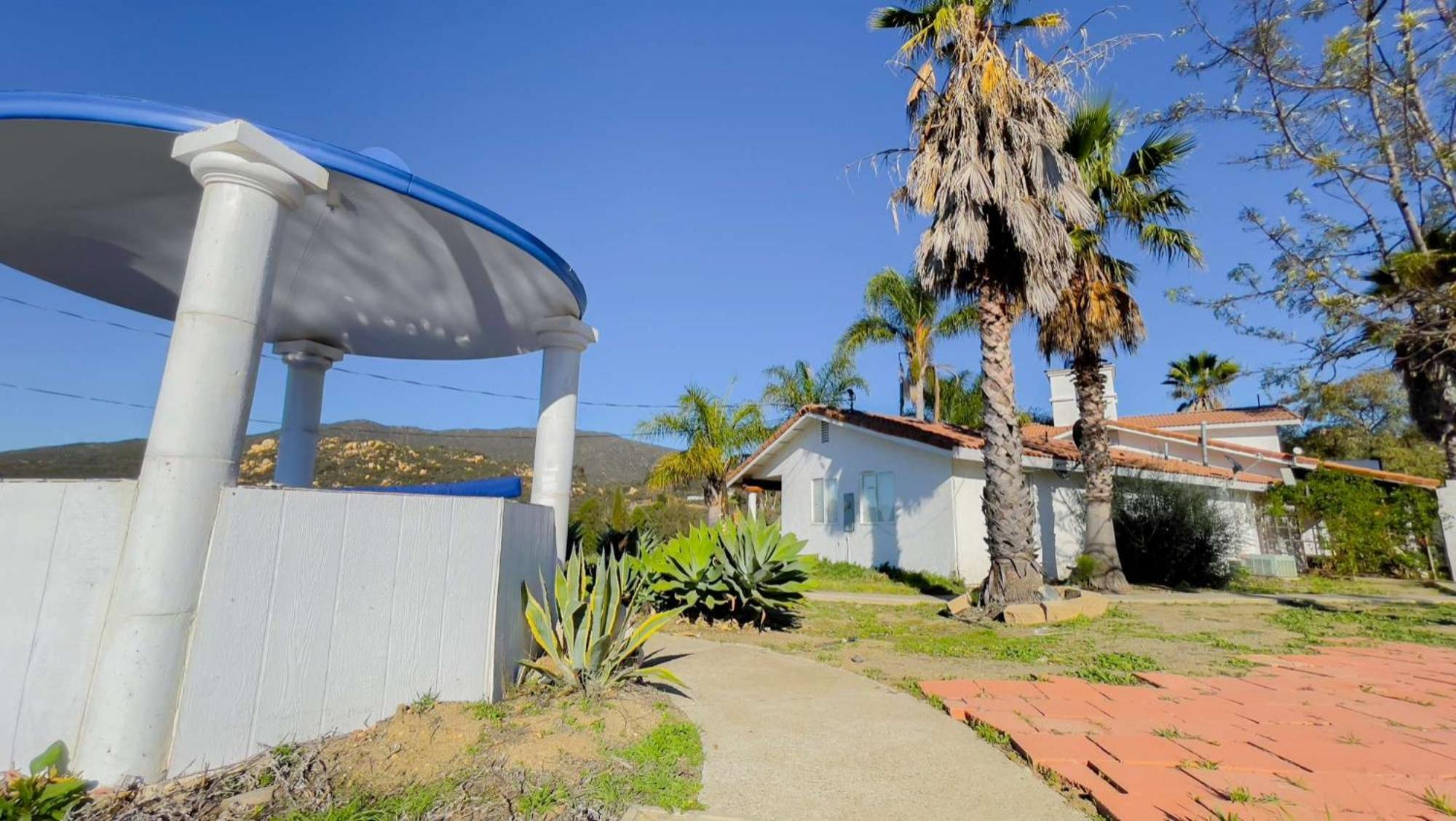 Private Home On 10 Acres - Heated Salt Pool & Jacuzzi, Mountain & City Views, Horseshoes, Basketball, Bbq, Golf Putting, Foosball, Croquet, Bose Stereo, White Cotton Bedding - Hilltop Hacienda, Pool Heat Optional Jamul Bagian luar foto