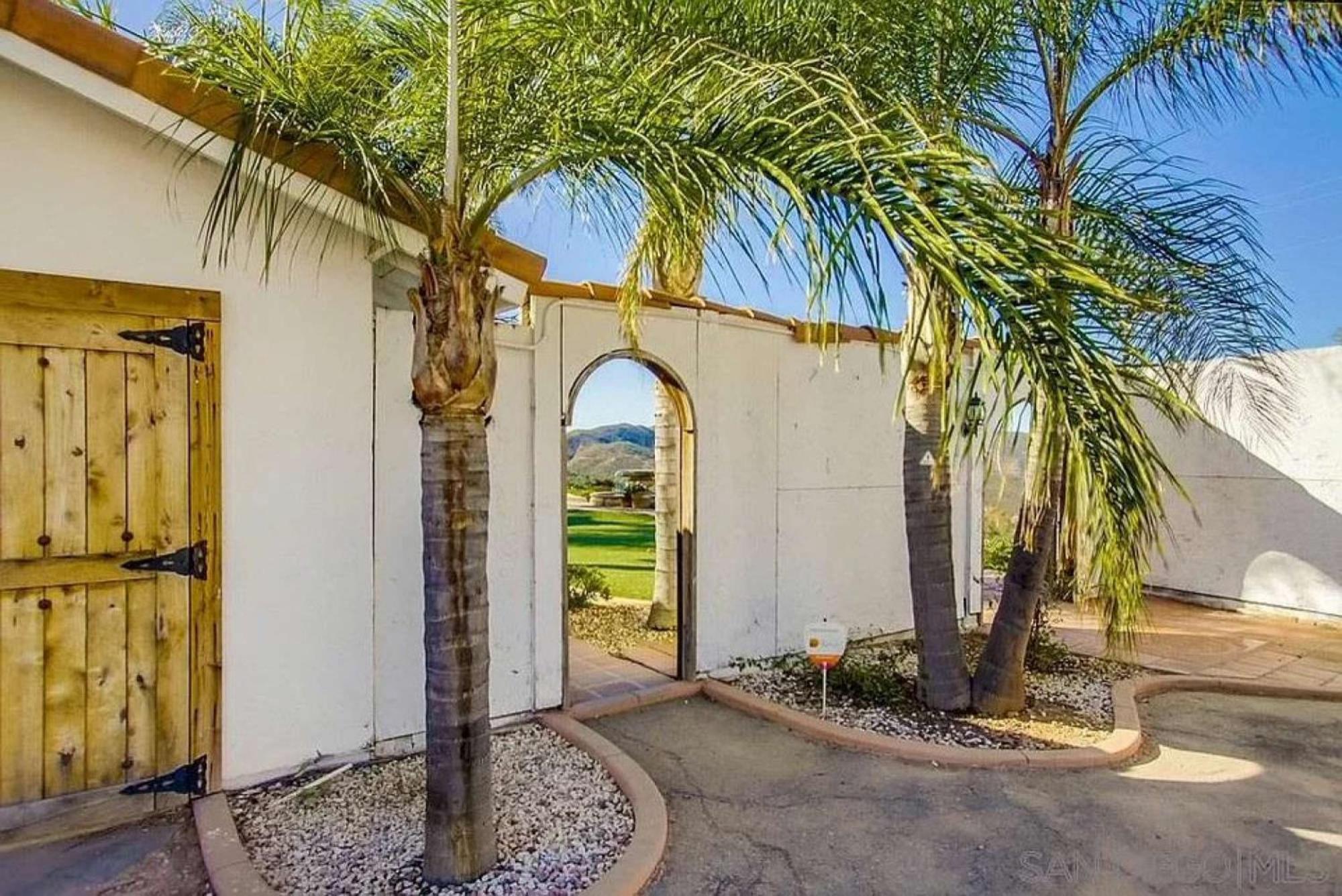 Private Home On 10 Acres - Heated Salt Pool & Jacuzzi, Mountain & City Views, Horseshoes, Basketball, Bbq, Golf Putting, Foosball, Croquet, Bose Stereo, White Cotton Bedding - Hilltop Hacienda, Pool Heat Optional Jamul Bagian luar foto