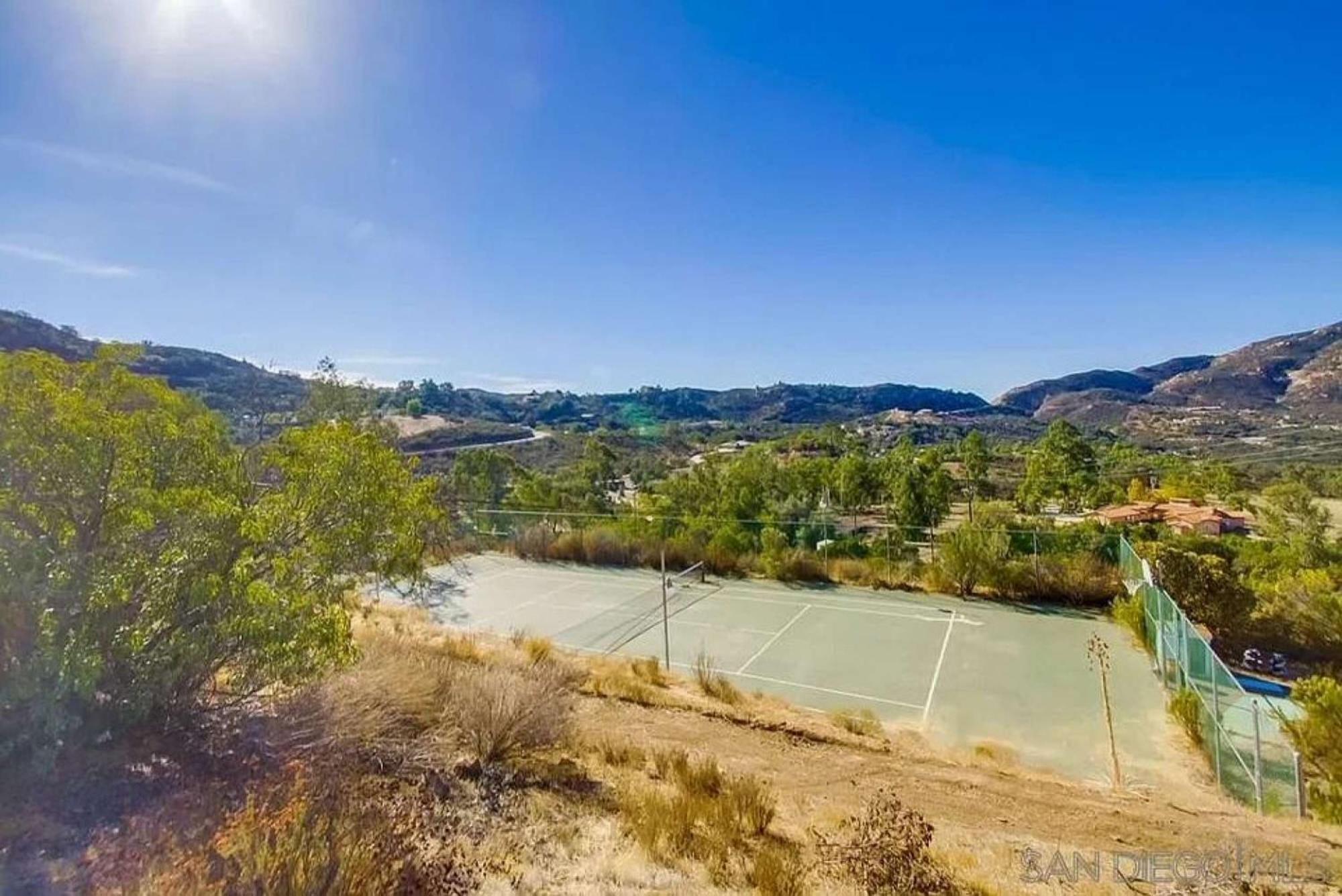 Private Home On 10 Acres - Heated Salt Pool & Jacuzzi, Mountain & City Views, Horseshoes, Basketball, Bbq, Golf Putting, Foosball, Croquet, Bose Stereo, White Cotton Bedding - Hilltop Hacienda, Pool Heat Optional Jamul Bagian luar foto