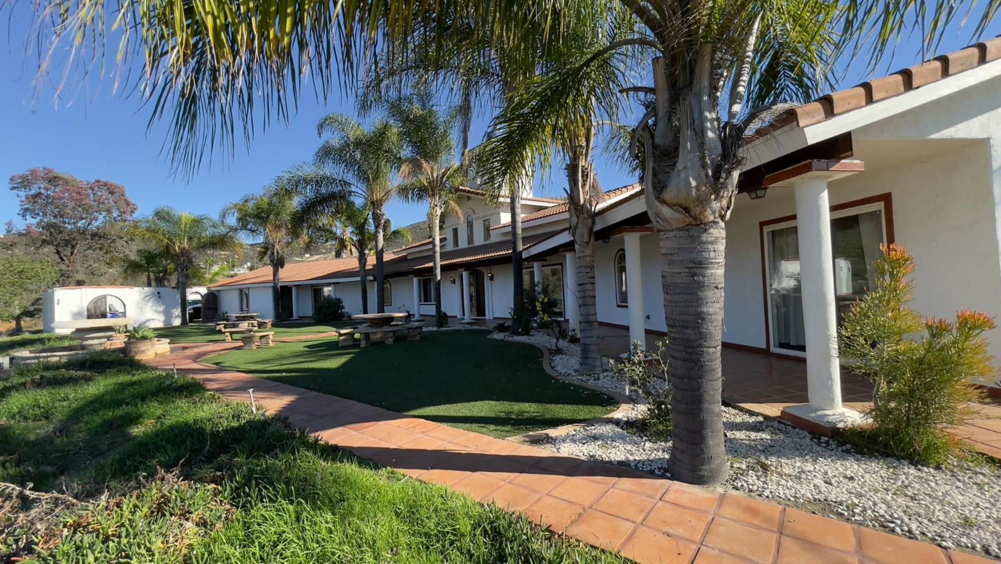 Private Home On 10 Acres - Heated Salt Pool & Jacuzzi, Mountain & City Views, Horseshoes, Basketball, Bbq, Golf Putting, Foosball, Croquet, Bose Stereo, White Cotton Bedding - Hilltop Hacienda, Pool Heat Optional Jamul Bagian luar foto